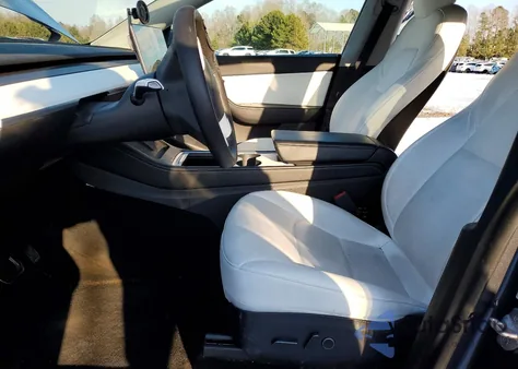 2021 Tesla Model Y z USA, uszkodzony, nr VIN 5YJYGAEE2MF189279